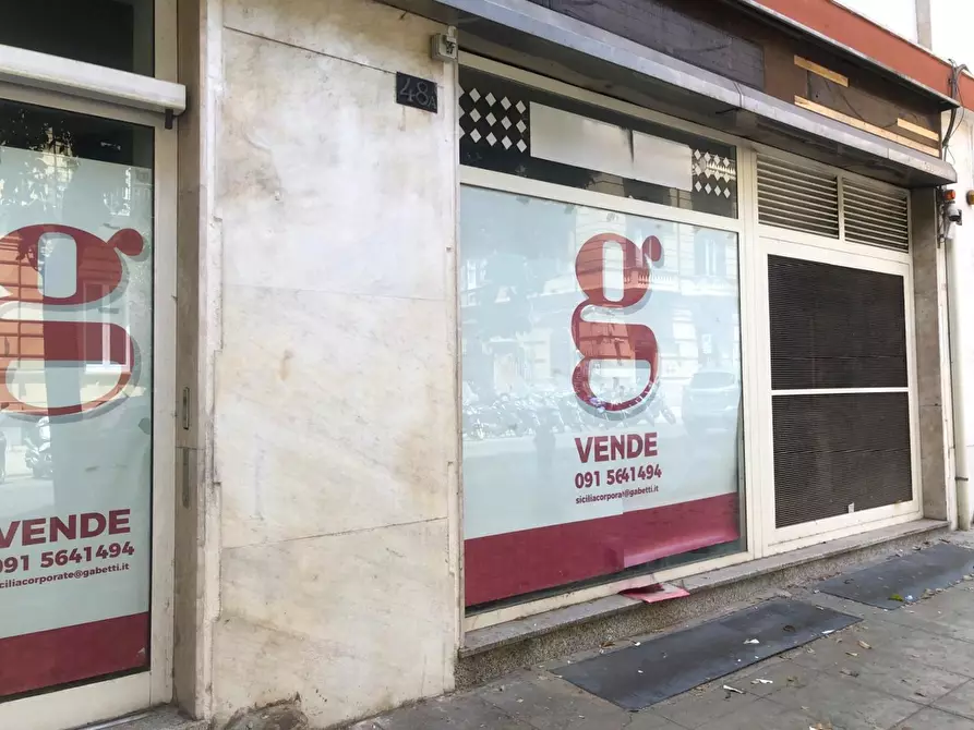 Immagine 10 di Negozio in vendita  in Via Dante, 48 a Palermo