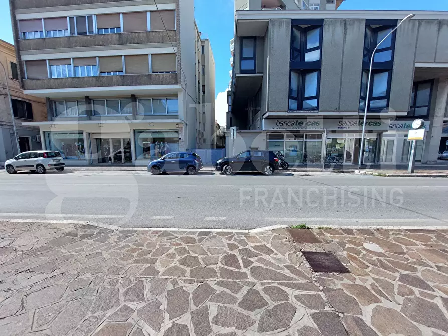 Immagine 19 di Magazzino in vendita  in Via Galileo Galilei, 56 a Giulianova