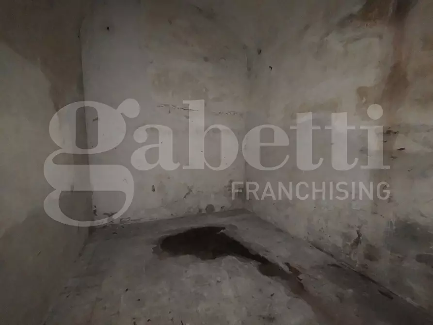 Immagine 15 di Magazzino in vendita  in Via Galileo Galilei, 56 a Giulianova