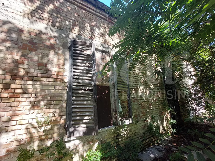 Immagine 2 di Magazzino in vendita  in Via Galileo Galilei, 56 a Giulianova