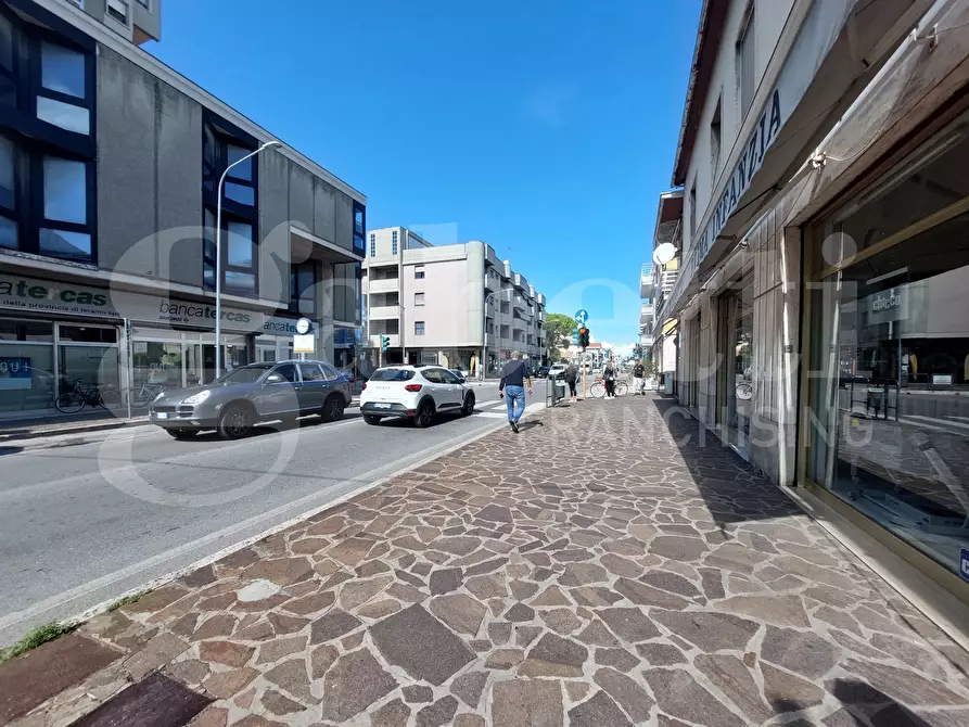 Immagine 18 di Magazzino in vendita  in Via Galileo Galilei, 56 a Giulianova