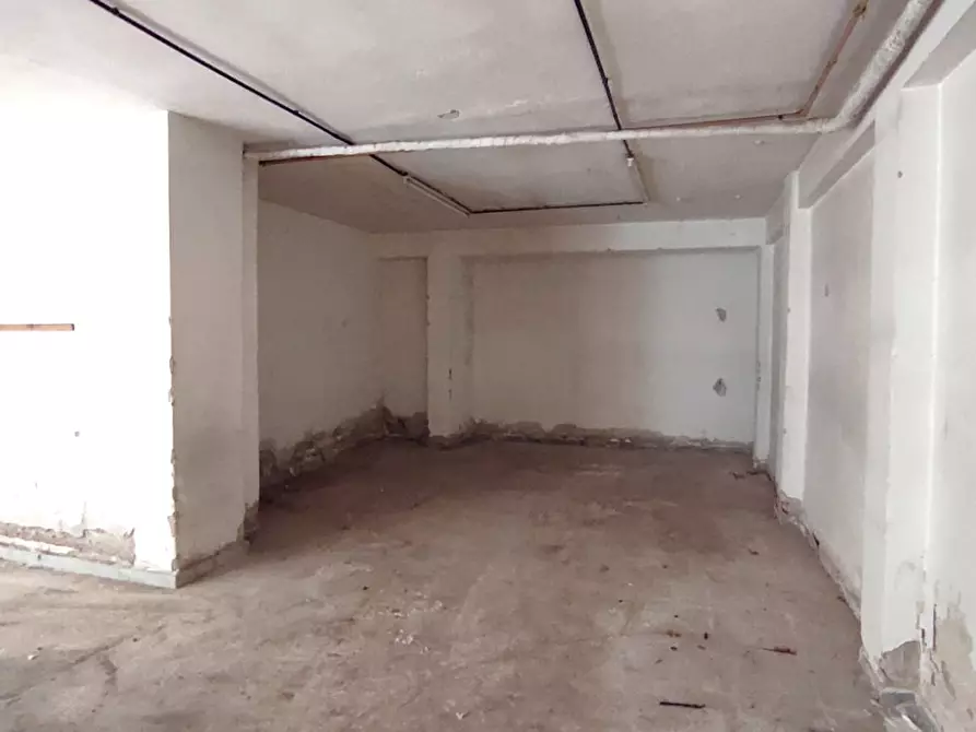 Immagine 11 di Magazzino in vendita  in Via PONCHIELLI a San Severo