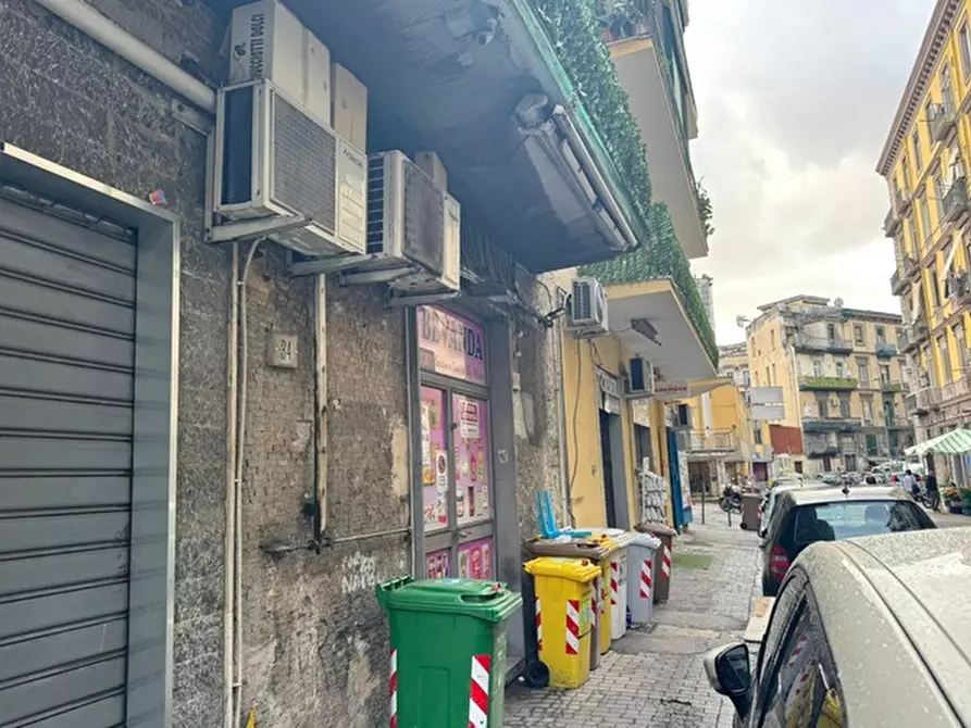 Immagine 1 di Negozio in vendita  in Via marco aurelio severino a Napoli