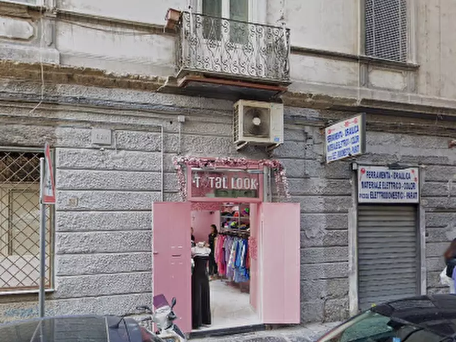 Immagine 1 di Negozio in affitto  in Via marco aurelio severino, 37 a Napoli