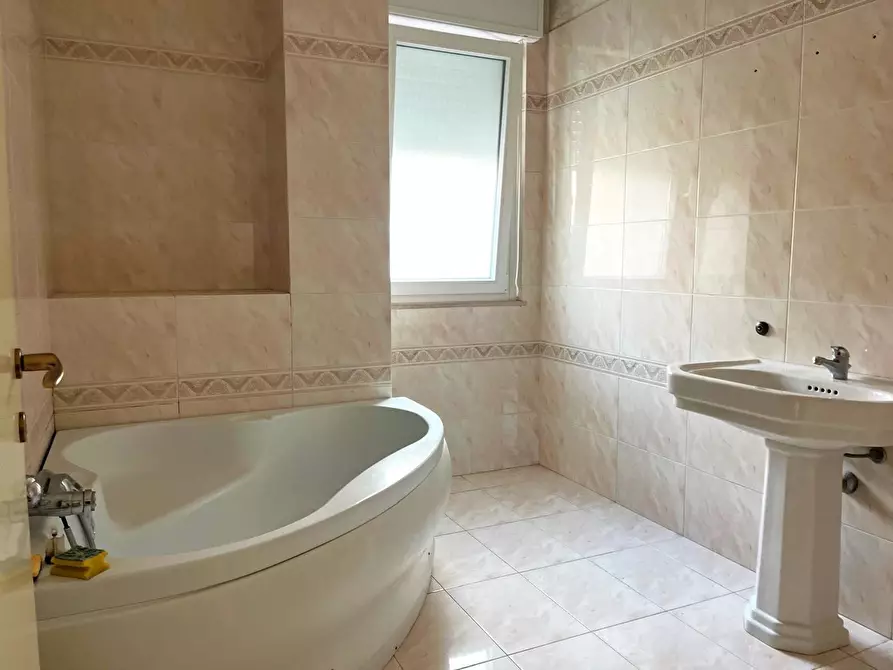 Immagine 9 di Appartamento in vendita  in Via GUARESCHI a San Severo