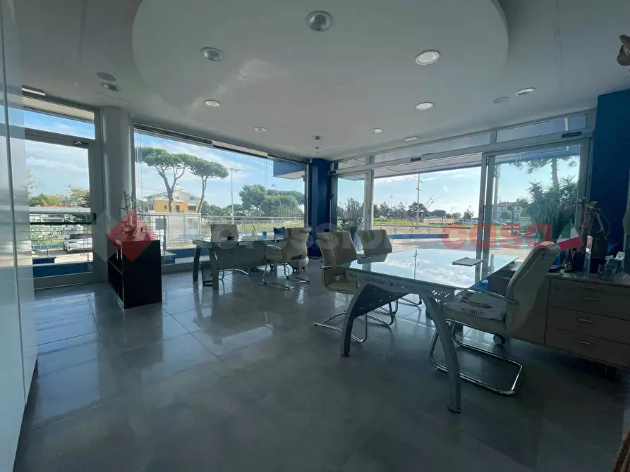 Immagine 7 di Negozio in affitto  in Via PONTINA, 148 a Terracina