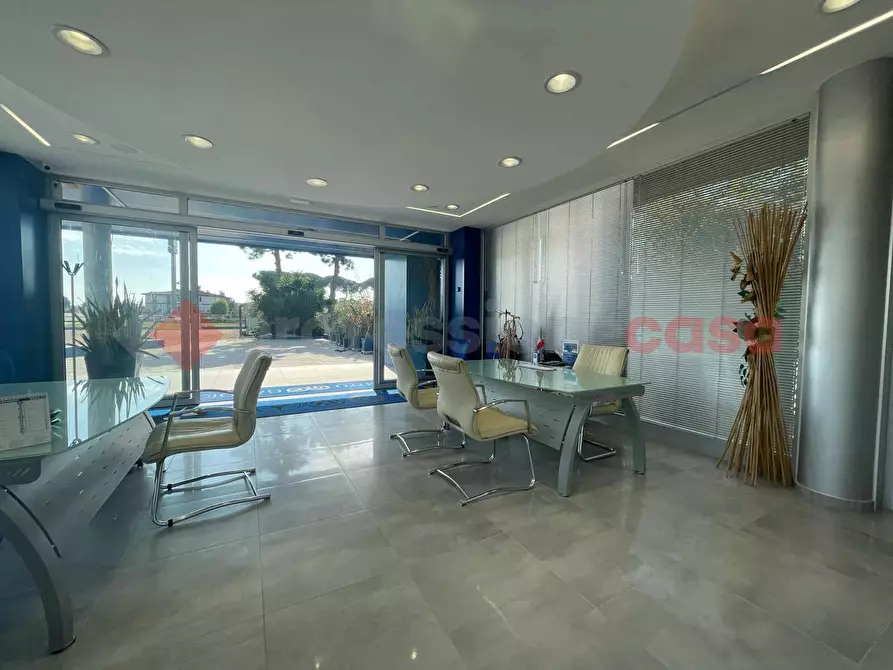 Immagine 10 di Negozio in affitto  in Via PONTINA, 148 a Terracina