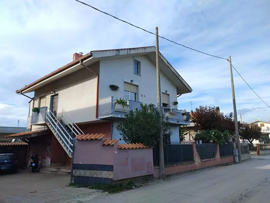 Immagine 1 di Appartamento in vendita  in Via Giove a Pineto