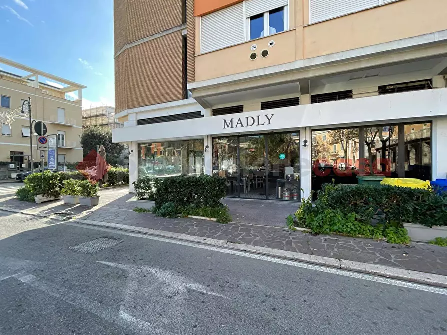 Immagine 1 di Attività commerciale in vendita  in Viale DELLA VITTORIA, 80 a Terracina