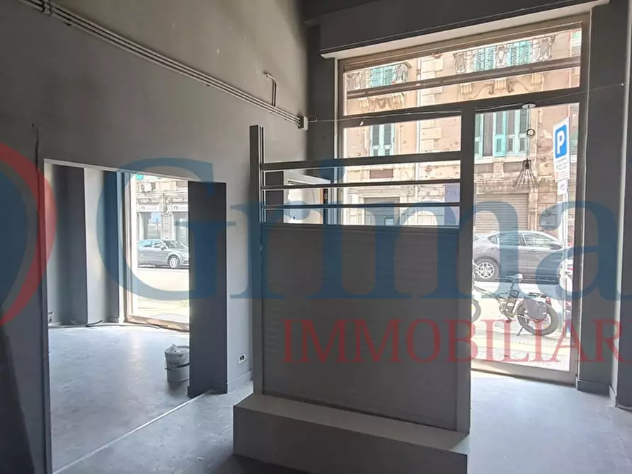 Immagine 11 di Negozio in affitto  in Via Santa Maria La Porta a Messina