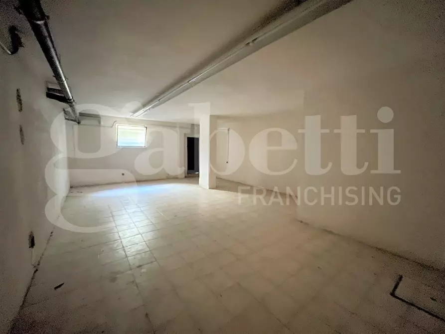 Immagine 5 di Negozio in vendita  in Via di Dragoncello, 531 a Roma