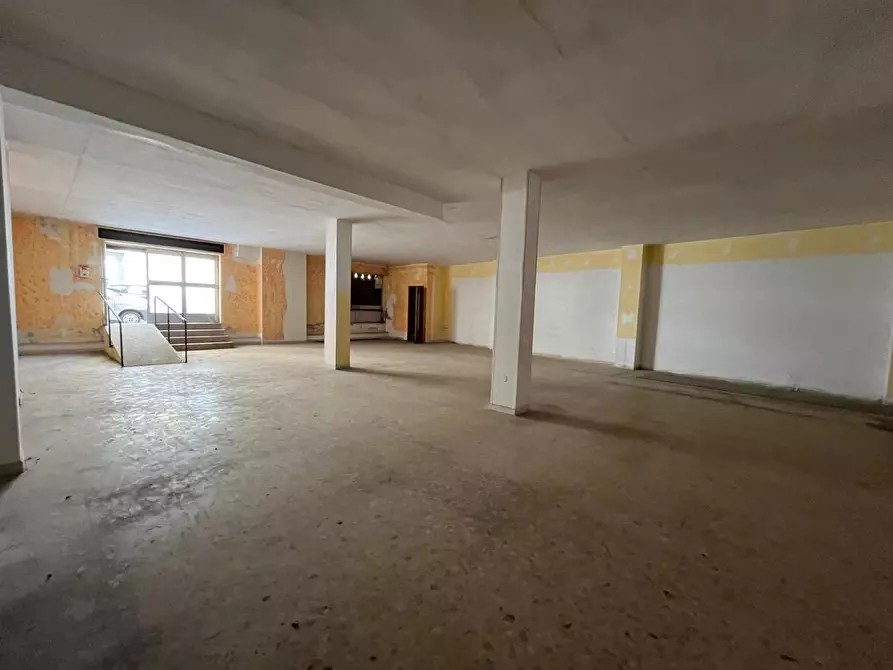 Immagine 1 di Negozio in vendita  in Via LECCESE a San Severo