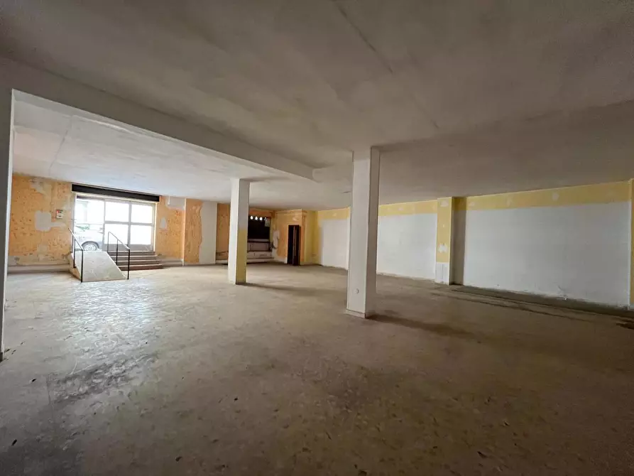 Immagine 8 di Negozio in vendita  in Via LECCESE a San Severo