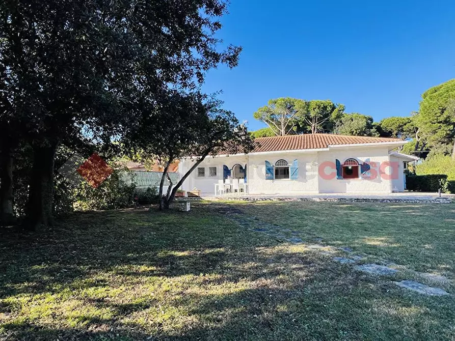Immagine 3 di Villa in vendita  in Via TERRACINA, 50 a San Felice Circeo