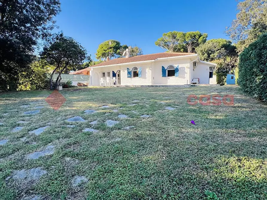 Immagine 2 di Villa in vendita  in Via TERRACINA, 50 a San Felice Circeo