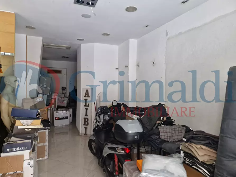 Immagine 6 di Negozio in vendita  in Via Ettore Lombardo Pellegrino, 19 a Messina
