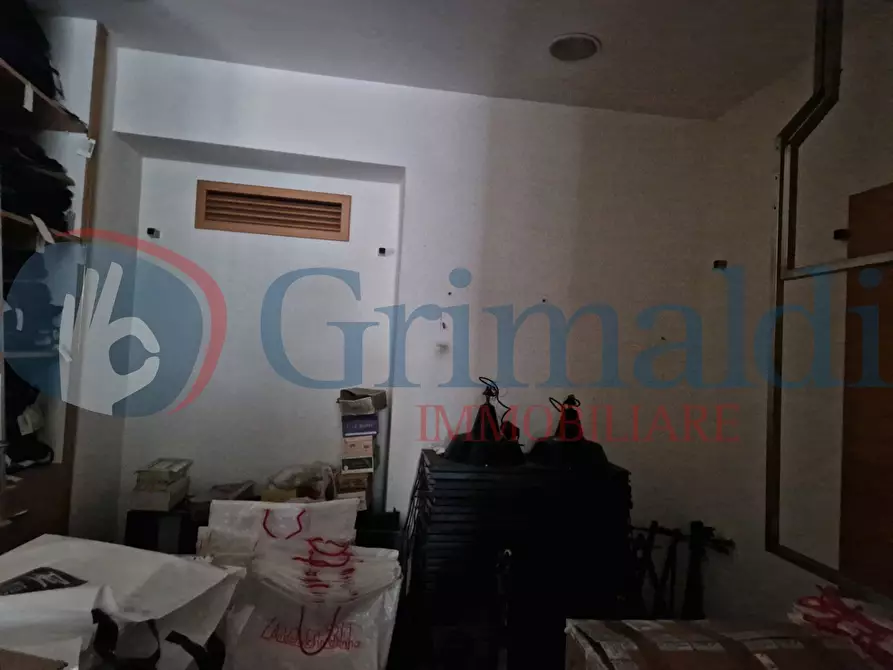 Immagine 11 di Negozio in vendita  in Via Ettore Lombardo Pellegrino, 19 a Messina