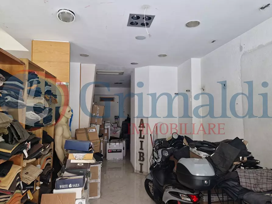 Immagine 7 di Negozio in vendita  in Via Ettore Lombardo Pellegrino, 19 a Messina