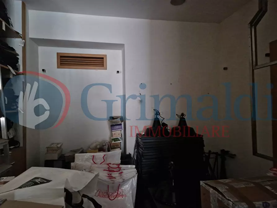 Immagine 8 di Negozio in vendita  in Via Ettore Lombardo Pellegrino, 19 a Messina