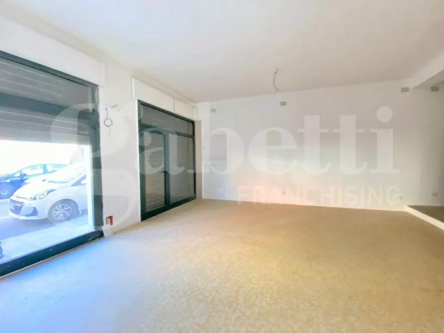 Immagine 4 di Negozio in affitto  in Via san gemiliano, 57 a Sestu