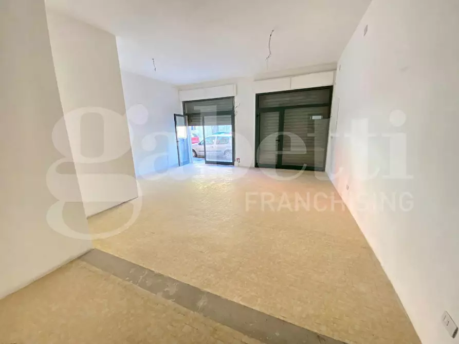 Immagine 1 di Negozio in affitto  in Via san gemiliano, 57 a Sestu