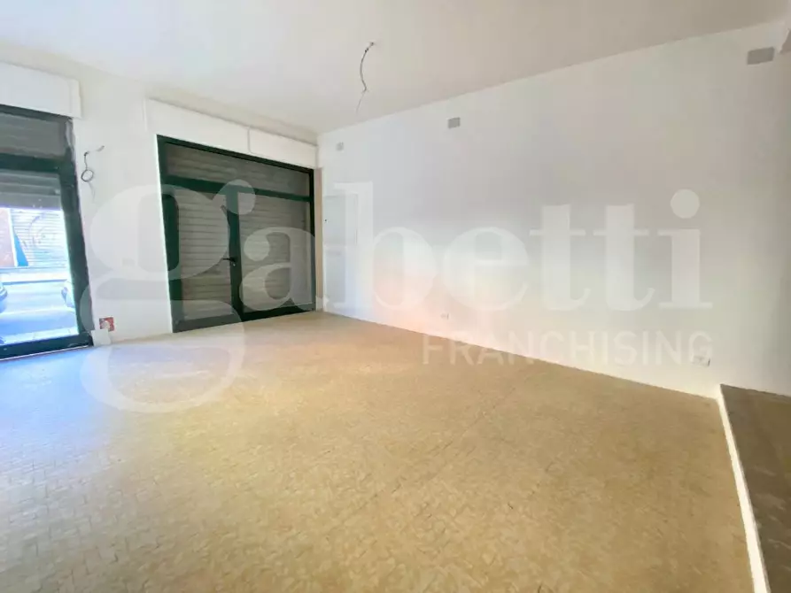 Immagine 3 di Negozio in affitto  in Via san gemiliano, 57 a Sestu