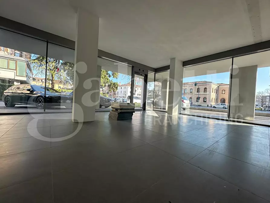 Immagine 3 di Negozio in affitto  in Via Vanzo, 9 a Mogliano Veneto