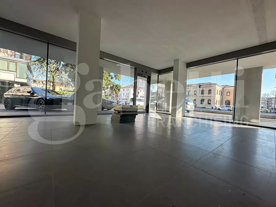 Immagine 1 di Negozio in affitto  in Via Vanzo, 9 a Mogliano Veneto