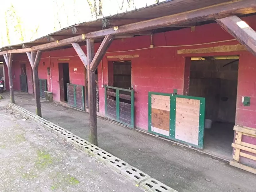 Immagine 16 di Casa quadrifamiliare in vendita  in Via tore II traversa a Dugenta