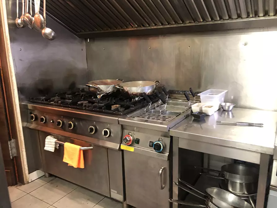 Immagine 17 di Attività commerciale in vendita  in Via Leonardo Da Vinci, 292 a Palermo