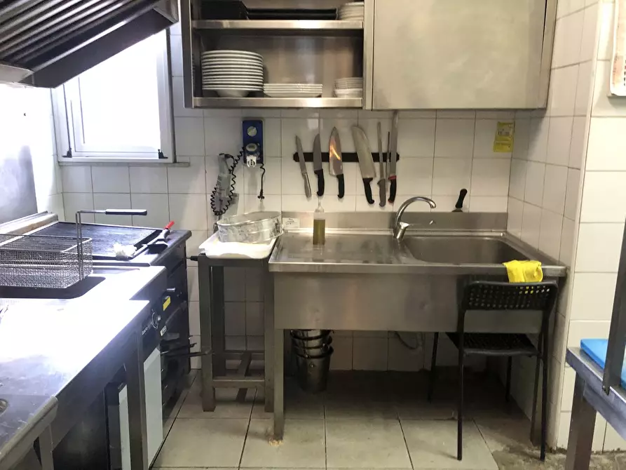 Immagine 19 di Attività commerciale in vendita  in Via Leonardo Da Vinci, 292 a Palermo