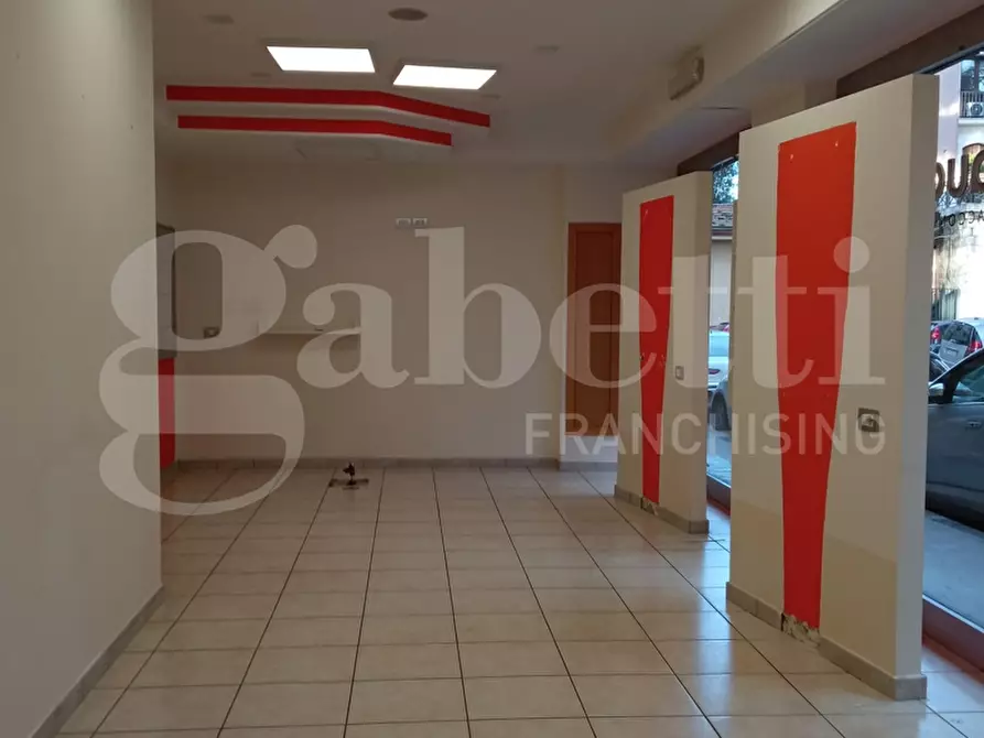 Immagine 3 di Negozio in vendita  in Via Fragola, 2 a Benevento