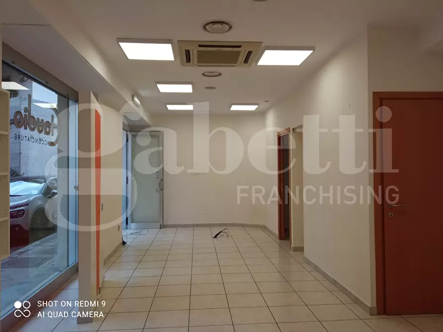 Immagine 4 di Negozio in vendita  in Via Fragola, 2 a Benevento