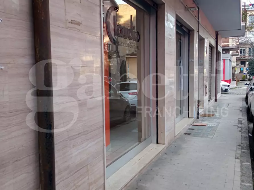 Immagine 2 di Negozio in vendita  in Via Fragola, 2 a Benevento