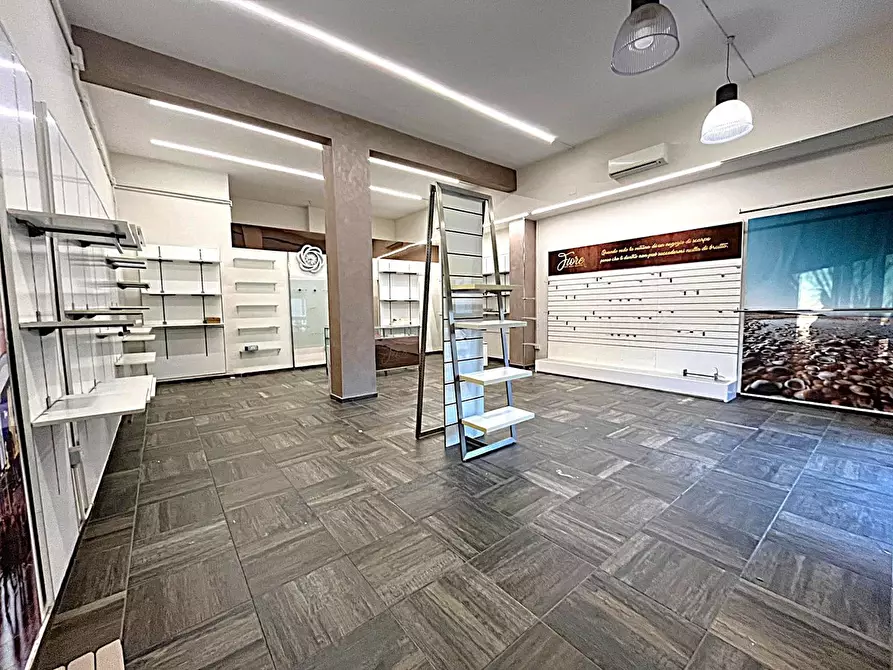 Immagine 4 di Negozio in affitto  in Viale DUE GIUGNO a San Severo