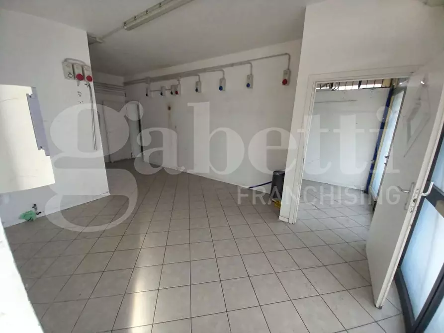 Immagine 27 di Negozio in affitto  in Via BORGO SAN GIOVANNI - VIA GRANATIERI DI SARDEGNA, 00 a Chioggia
