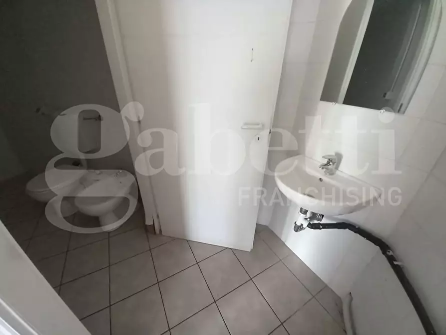 Immagine 24 di Negozio in affitto  in Via BORGO SAN GIOVANNI - VIA GRANATIERI DI SARDEGNA, 00 a Chioggia