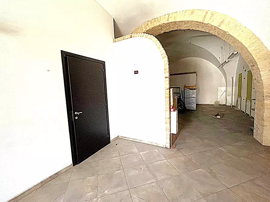 Immagine 5 di Negozio in vendita  in Via F.D'ALFONSO a San Severo