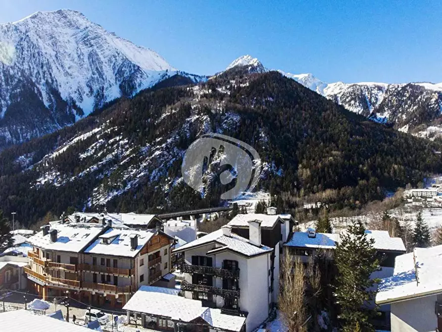 Immagine 3 di Appartamento in vendita  in Via Regionale, 35 a Courmayeur