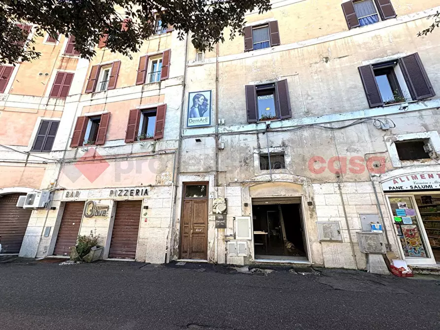 Immagine 8 di Negozio in vendita  in Piazza GARIBALDI, 4 a Terracina