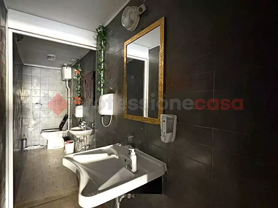 Immagine 13 di Negozio in vendita  in Piazza GARIBALDI, 4 a Terracina