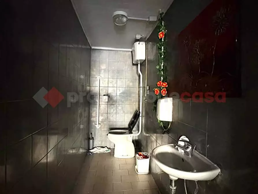 Immagine 12 di Negozio in vendita  in Piazza GARIBALDI, 4 a Terracina