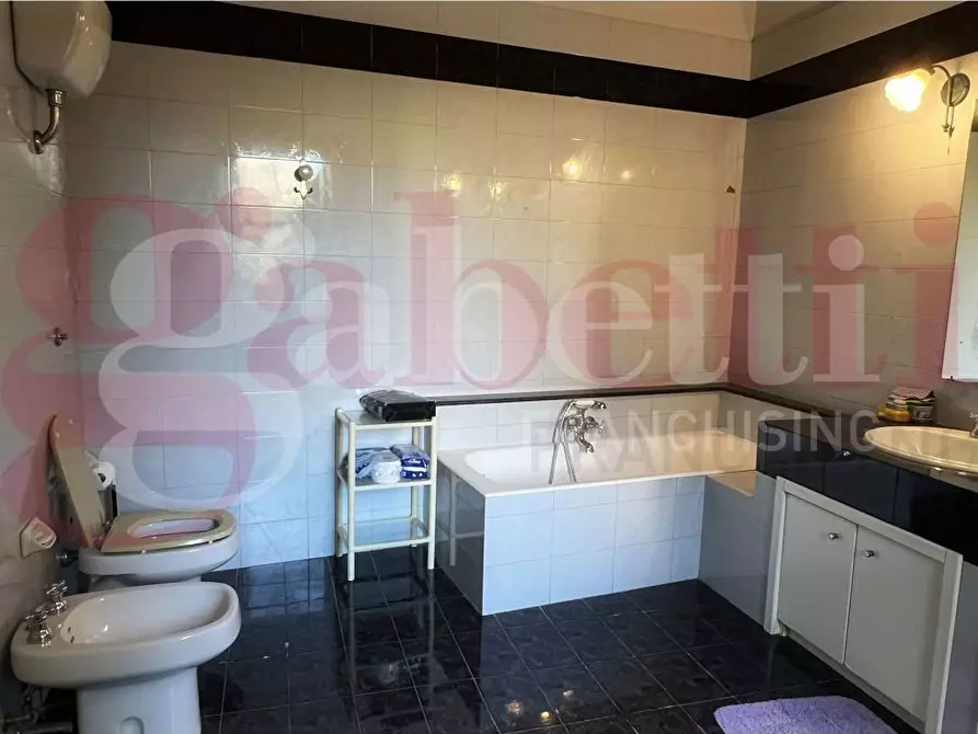 Immagine 14 di Villa in vendita  in Piazza Maria SS. del Rosario, 3/B a Guagnano