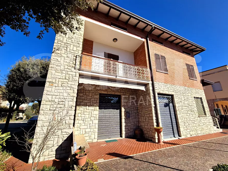 Immagine 1 di Casa indipendente in vendita  in Piazza DEL POPOLO, 3 a Bettona