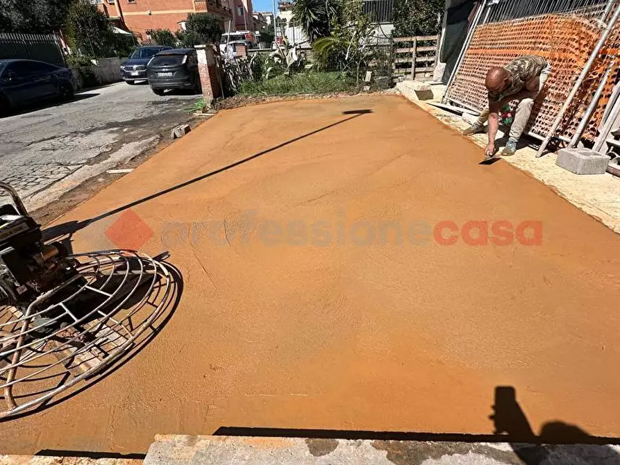 Immagine 2 di Box auto in vendita  in Via delle Begonie a Guidonia Montecelio