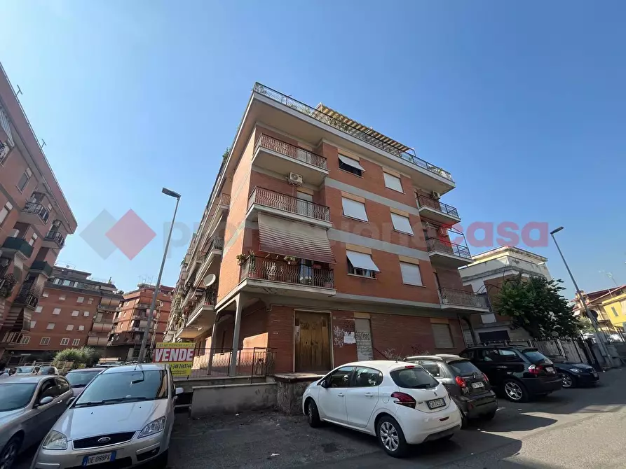 Immagine 1 di Appartamento in vendita  in Via Massimo D'Azeglio a Guidonia Montecelio