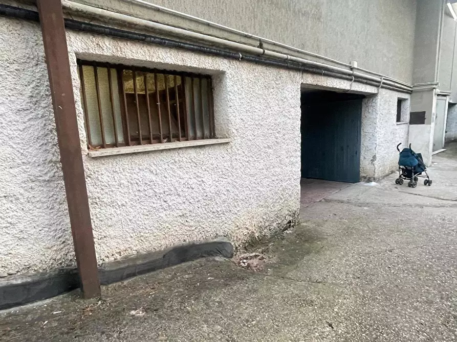 Immagine 2 di Box auto in vendita  in Via del lavoro, 43 a Tivoli