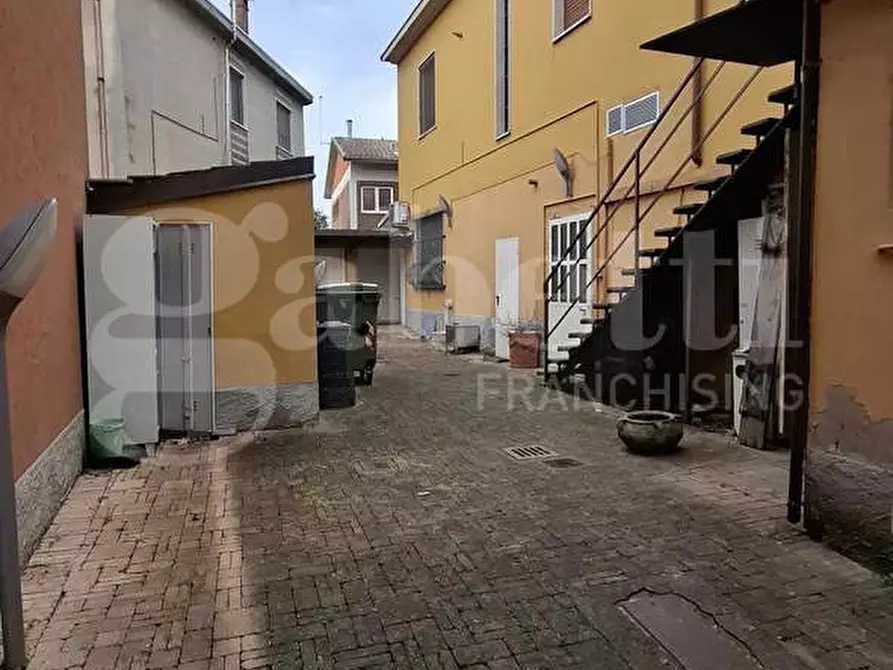 Immagine 10 di Palazzo in vendita  in Piazza Garibaldi, 4 a Castelnuovo Bocca D'adda