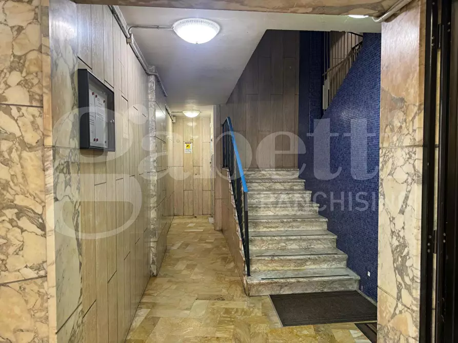 Immagine 3 di Appartamento in vendita  in Via sant'eframo vecchio a Napoli