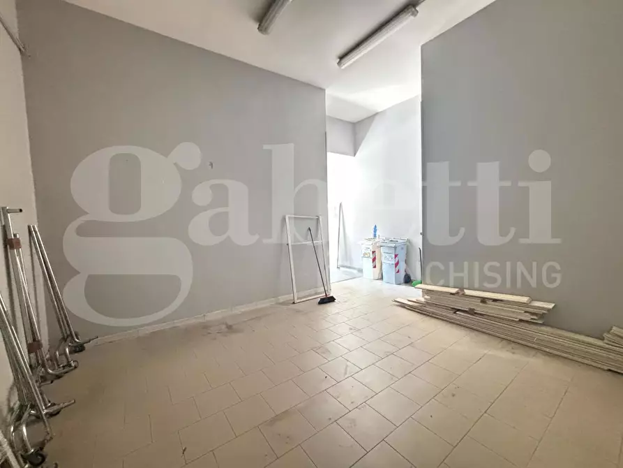 Immagine 5 di Negozio in affitto  in Via antonio sogliano a Napoli